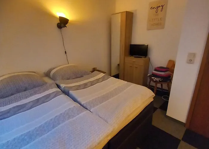 לינה וארוחת בוקר Zur Alten Metzgerei *